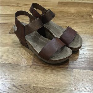Pierre Dumas Women's Brown Leather Sandals size 8. NWOT.